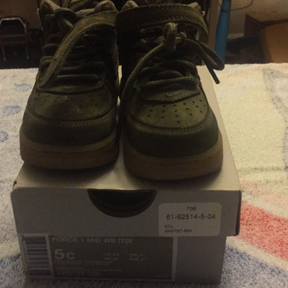 Nike olive green force 1 size 5C
